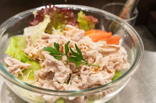 【2周年記念フェア終了いたしました】

こんばんは！
ベジフルキッチンです☺️

🍂🍁🍄‍🟫🌰🌾🌼🍎🍐🍇🍠🌾🍁🍂
✨2周年記念　豊丘村　秋の味覚フェア✨
🍂🍁🍄‍🟫🌰🌾🌼🍎🍐🍇🍠🌾🍁🍂

３日間、大勢のお客様にご来店いただき
誠にありがとうございました。

特別メニューたっぷりのフェアを
お楽しみいただけたでしょうか？

お帰りの際に「おいしかった！お腹いっぱい！」と
大勢のお客様の笑顔を見られたことがとても嬉しく、
おなかも心も満たされる
2周年にふさわしいフェアになったと
思っております✨

フェアでお客様においしいものを
たくさん食べてほしいと
ご協力いただいた生産者の皆様、
本当にありがとうございます！

日頃からお客様にご愛顧いただき、
近隣市町村はもちろん
遠方から当店をめがけて来てくださる
お客様がいらっしゃるほど、
たくさんの方に注目していただける
レストランに成長してまいりました。

今後も当店のコンセプトとしている
「農業の大切さや価値を、
食を通じてお客様に伝えたい」という想いを
より多くの方へ発信していけるよう
一層精進してまいります。

変わらぬご愛顧を賜りますよう
よろしくお願い申し上げます。

📸photo by
@metabolikuma1 

18枚目の壁面アートは
2周年記念に合わせて
@yoshizawasayaka  さんに
制作いただきました。
ありがとうございます！
ぜひ、立体的な実物もご覧にお越しください🎨

✼••┈┈••✼••┈┈••✼••┈┈••✼••┈┈••✼ 
ベジフルキッチンは
 豊丘村の新鮮な野菜や果物が 
たっぷり取れるビュッフェスタイルの 
菜園ビュッフェレストラン 
﹍ ﹍ ﹍ ﹍ ﹍ ﹍ ﹍ ﹍ ﹍ 
ベジフルキッチン VEGE-FULL KITCHEN 
﹉ ﹉ ﹉ ﹉ ﹉ ﹉ ﹉ ﹉ ﹉ 
南信州唯一の日本野菜ソムリエ協会認定店です🥗

@道の駅南信州とよおかマルシェ 
長野県下伊那郡豊丘村神稲12410 
☎️0265-48-8063
🍅🍆🫛🥦🥬🥒🌶️🫑🌽🥕🧄🧅🥔🫜
#ベジフルキッチン
#vegefullkitchen
#菜園ビュッフェ
#ビュッフェ #レストラン
#野菜たっぷり #野菜ビュッフェ
#とよおか旅時間#とよおかマルシェ
#南信州とよおかマルシェ
#道の駅 #道の駅レストラン 
#豊丘村 #飯田市 #下伊那
#日本野菜ソムリエ協会認定レストラン
#2周年#感謝#秋の味覚フェア