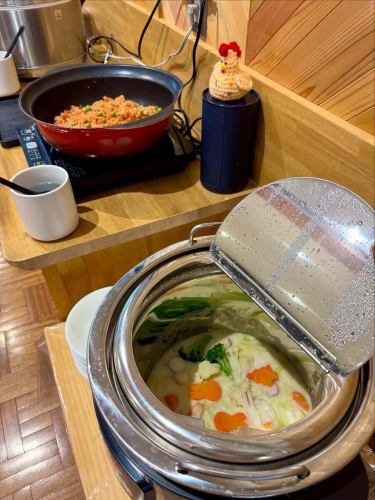 [Christmas Menu]

Good evening!
It's a veggie kitchen 🥗

There's only a few days left until 2025.
And finally next week is Christmas 🎄

The other day, held on 12/14 (Sun)
Toyoda Christmas Food Festival 2025
@toyooka_tabijikan
Many customers came to Roadside Station Toyooka Marche
Thank you for coming 🎅🎁
thank you!

Vegeful kitchen also available for events
For a limited time only until the 25th
Christmas menu available 💓

💚🍰🌟🎄🎁❄️☃️🎅🫎✨🎄❄️🧣❤️

[Vegetarian Kitchen 2025 Christmas Menu]
🐽Shinbi Pork Hamburg Steak with Demi-Glace Sauce
🥗Make your own Reese's salad
🍗Roast Chicken
🥙 Pita bread ~ Christmas colored salsa ❤️ and basil 💚 sauce ~
🍅Minestrone ~Tomato Soup~
🥣Cream stew
🐓Chicken rice
🍕Christmas Dessert Pizza
🧡Ichida Persimmon and Dried Fruit Pound Cake ~Stollen Style~
🍓Toyooka Village strawberry dessert
Such

💚🍰🌟🎄🎁❄️☃️🎅🫎✨🎄❄️🧣❤️

Other daily salad bar and
We also have a wide variety of dishes available 🍽️

In addition, the Vegeful Kitchen interior, the entrance area, and the herb garden are
Lots of Christmas trees, wreaths and decorations ✨💖
You can't eat after the evening
You can also enjoy the illuminations 🎄

Please come with your precious family, partner, or friends.
Have a wonderful time ♪🌃

We look forward to your visit!

✼••┈┈••✼••┈┈••✼••┈┈••✼••┈┈••✼
Vegeful Kitchen is
Fresh vegetables and fruits from Toyooka Village
A generous buffet-style meal
Vegetable Garden Buffet Restaurant
﹍ ﹍ ﹍ ﹍ ﹍ ﹍ ﹍ ﹍ ﹍
VEGE-FULL KITCHEN
﹉ ﹉ ﹉ ﹉ ﹉ ﹉ ﹉ ﹉ ﹉
We are the only store in Minami Shinshu certified by the Japan Vegetable Sommelier Association.

@Roadside Station Minami Shinshu Toyooka Marche
Nagano Prefecture, Shimoina District, Toyooka Village, Kamiina 12410
☎️0265-48-8063

#Vegetablefulkitchen
#vegefullkitchen
#VegetableGardenBuffet
#Buffet #Restaurant
#Lots of vegetables #Vegetable buffet
#Toyooka Travel Time #Toyooka Marche
#Minami Shinshu Toyooka Marche
#Roadside station #Roadside station restaurant
#Toyooka Village #Iida City #Shimoina
#Japan Vegetable Sommelier Association Certified Restaurant
#Christmas #Christmas menu #Limited time #Illuminations #Christmas tree