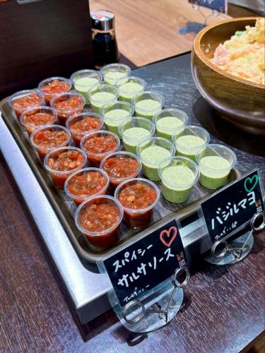 【クリスマスメニュー】

こんばんは！
ベジフルキッチンです🥗

2025年も残り僅かになりましたね。
そしていよいよ来週はクリスマス🎄

先日12/14(日)開催の
とよ旅XMAS FOOD FES2025
@toyooka_tabijikan では
大勢のお客様が道の駅とよおかマルシェに
お越しいただきました🎅🎁
ありがとうございます！

ベジフルキッチンもイベントに合わせて
25日までの期間限定で
クリスマスメニューをご用意しています💓

💚🍰🌟🎄🎁❄️☃️🎅🫎✨🎄❄️🧣❤️

【ベジフルキッチン　2025クリスマスMenu】
🐽信美豚のハンバーグ～デミグラスソースがけ～
🥗自分でつくるリースサラダ
🍗ローストチキン
🥙ピタパン～サルサ❤️とバジル💚のクリスマスカラーソース～
🍅ミネストローネ～トマトスープ～
🥣クリームシチュー
🐓チキンライス
🍕クリスマスデザートピザ
🧡市田柿入とドライフルーツのパウンドケーキ～シュトレン風～
🍓豊丘村産いちごのデザート
　　　　　　　　　　など

💚🍰🌟🎄🎁❄️☃️🎅🫎✨🎄❄️🧣❤️

その他日替わりのサラダバーや
お料理も多数ご用意しています🍽️

また、ベジフルキッチン店内や入口周辺、ハーブガーデンは、
クリスマスツリーやリース、飾りもたくさん✨💖
夕方以降は、お食事はできませんが
イルミネーションもお楽しみいただけます🎄

大切なご家族、恋人、ご友人とぜひ
素敵な時間をお過ごしください♪🌃

みなさまのご来店、心よりお待ちしております！

✼••┈┈••✼••┈┈••✼••┈┈••✼••┈┈••✼ 
ベジフルキッチンは
 豊丘村の新鮮な野菜や果物が 
たっぷり取れるビュッフェスタイルの 
菜園ビュッフェレストラン 
﹍ ﹍ ﹍ ﹍ ﹍ ﹍ ﹍ ﹍ ﹍ 
ベジフルキッチン VEGE-FULL KITCHEN 
﹉ ﹉ ﹉ ﹉ ﹉ ﹉ ﹉ ﹉ ﹉ 
南信州唯一の日本野菜ソムリエ協会認定店です🥗

@道の駅南信州とよおかマルシェ 
長野県下伊那郡豊丘村神稲12410 
☎️0265-48-8063

#ベジフルキッチン
#vegefullkitchen
#菜園ビュッフェ
#ビュッフェ #レストラン
#野菜たっぷり #野菜ビュッフェ
#とよおか旅時間#とよおかマルシェ
#南信州とよおかマルシェ
#道の駅 #道の駅レストラン 
#豊丘村 #飯田市 #下伊那
#日本野菜ソムリエ協会認定レストラン
#クリスマス#クリスマスメニュー#期間限定#イルミネーション#クリスマスツリー