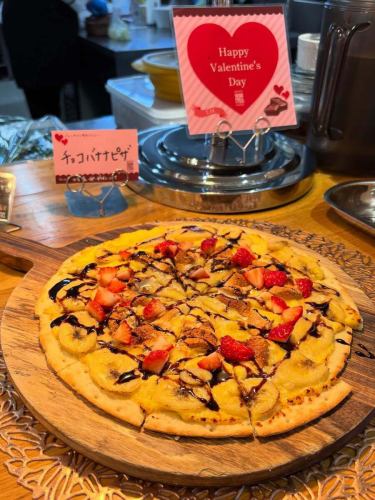 【バレンタイン特別メニュー】

こんばんは！
ベジフルキッチンです❣️

2/13(金)〜本日まで
バレンタイン特別メニューをご用意していました🎀

チョコ尽くしのデザート・ピザと
ハートの型抜き野菜を飾ったお料理など
お楽しみいただけたでしょうか？？💝

ガトーショコラやチョコパウンドケーキは
店長こだわりのレシピです🍫
普段のデザートに提供している色々なパウンドケーキも
すべて自家製ですよ✨

スタッフからの日頃の感謝と愛が
お客様に届いていたら嬉しいです🥰

ご来店誠にありがとうございました！

🥗野菜（🧑‍🌾生産者）
いちご（宮下さん、林さん）

✼••┈┈••✼••┈┈••✼••┈┈••✼••┈┈••✼ 
ベジフルキッチンは
 豊丘村の新鮮な野菜や果物が 
たっぷり取れるビュッフェスタイルの 
菜園ビュッフェレストラン 
﹍ ﹍ ﹍ ﹍ ﹍ ﹍ ﹍ ﹍ ﹍ 
ベジフルキッチン VEGE-FULL KITCHEN 
﹉ ﹉ ﹉ ﹉ ﹉ ﹉ ﹉ ﹉ ﹉ 
南信州唯一の日本野菜ソムリエ協会認定店です🥗

@道の駅南信州とよおかマルシェ 
長野県下伊那郡豊丘村神稲12410 
☎️0265-48-8063

#ベジフルキッチン
#野菜ビュッフェ
#道の駅とよおかマルシェ
#豊丘村
#日本野菜ソムリエ協会認定店