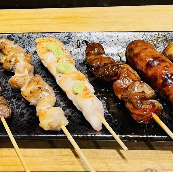 《大人気》焼き鳥盛り合わせ！〈焼鳥7本盛り合わせ〉、〈つくねセット〉、〈ささみセット〉をご用意！
