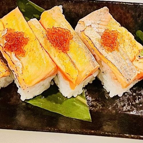 炙りサーモン押し寿司