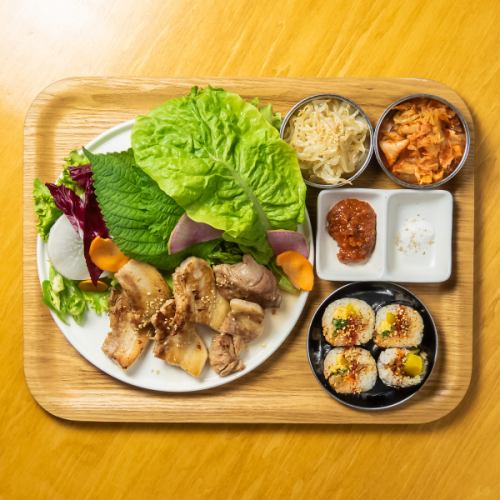 午餐也很受歡迎！五花肉套餐超讚！