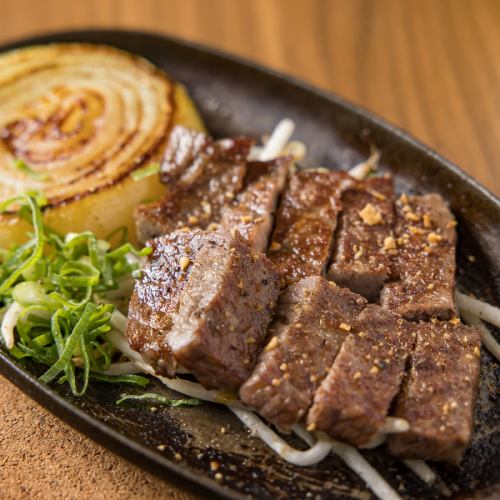 【黒毛和牛】その日一番のお肉を厳選！贅沢なステーキを鉄板焼きで堪能する