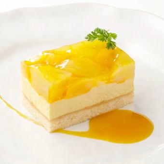 Mango and pineapple tropical cake