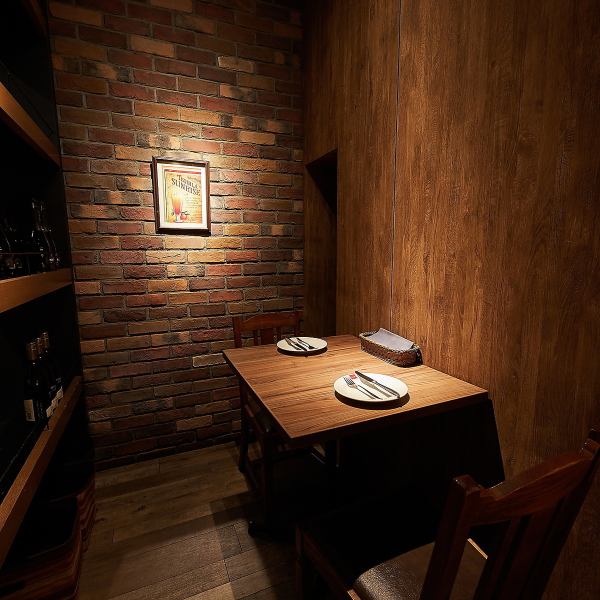 デートや女子会などにもご利用いただいています◎シックな内装の落ち着いた空間で大事な人との時間をゆったりとお過ごしください♪