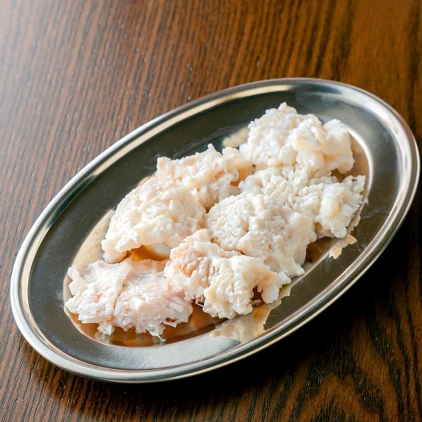 【京都から仕入れる希少部位】コリコリ食感が癖になる究極のウルテ♪お酒と◎脂の甘みが絶妙で美味しいです