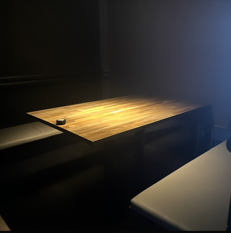 This is a completely private room that can be used by groups of 3 or more people! It can also be rented out exclusively!