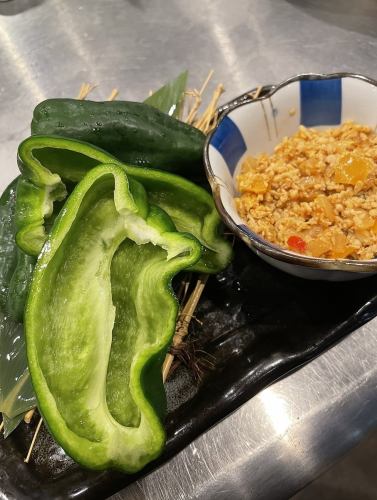 パリパリピーマン　ピリ辛そぼろ添え