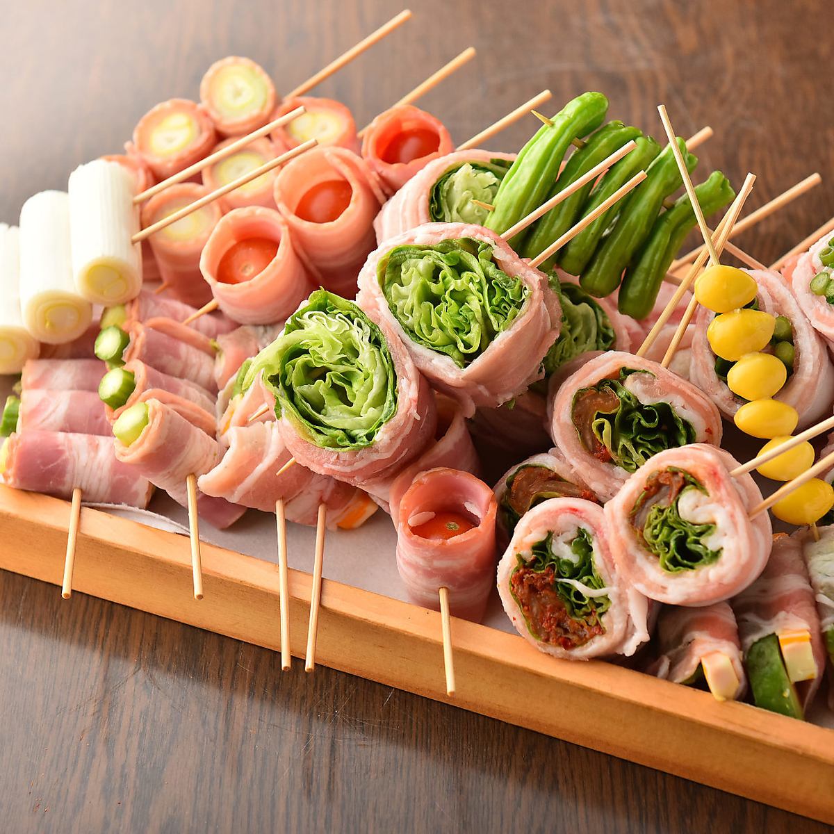 Enjoy vegetable rolls and Hakata skewers!