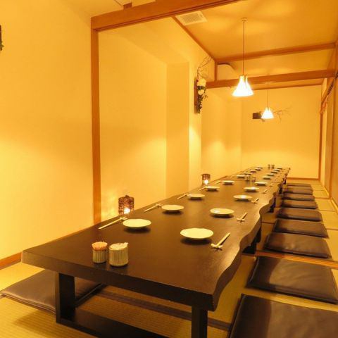 半個室の座敷テーブル席は、全3部屋。それぞれのお部屋は繋がることも可能で、最大宴会人数は20人まで可能！