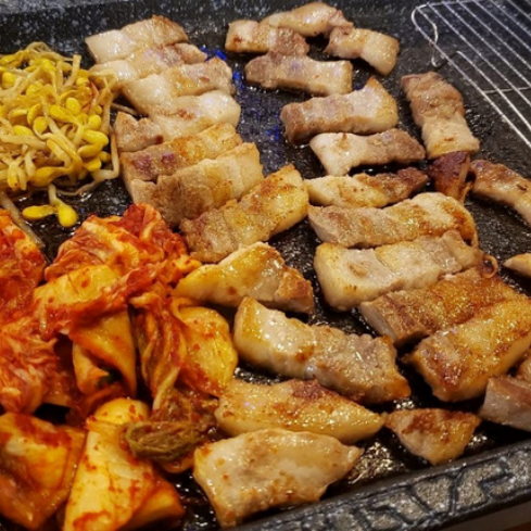 サムギョプサルやカンジャンケジャンなどの人気メニュー！