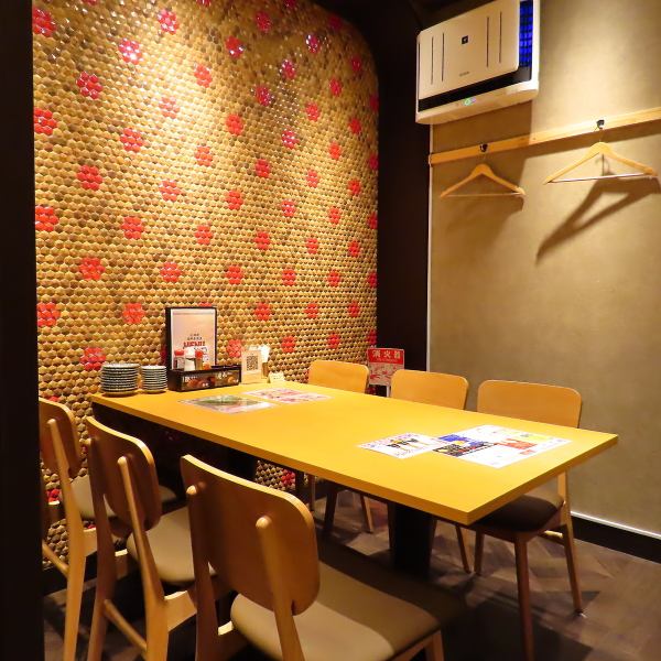雰囲気抜群な完全個室席♪会社宴会や友人同士の飲み会にも最適〇お店選びに迷ったら海鮮居酒屋てっちゃんで！