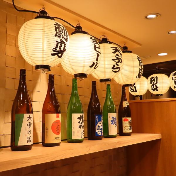 店内では豊富な日本酒を取りそろえ、目で見て選ぶ楽しみも！