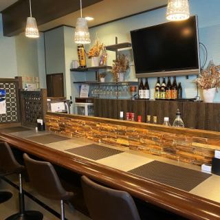 We also have counter seats that can accommodate up to 6 people!We welcome not only banquets but also small groups!Enjoy delicious food and drinks while relaxing. You can do it ♪ Please feel free to spend some time at our store!