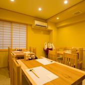 The interior of the store is warm and full of the texture of wood.We have 3 table seats where you can relax and enjoy your meal and conversation.As it is barrier-free, elderly customers can rest assured.We will welcome you with delicious food, sake and a comfortable space.