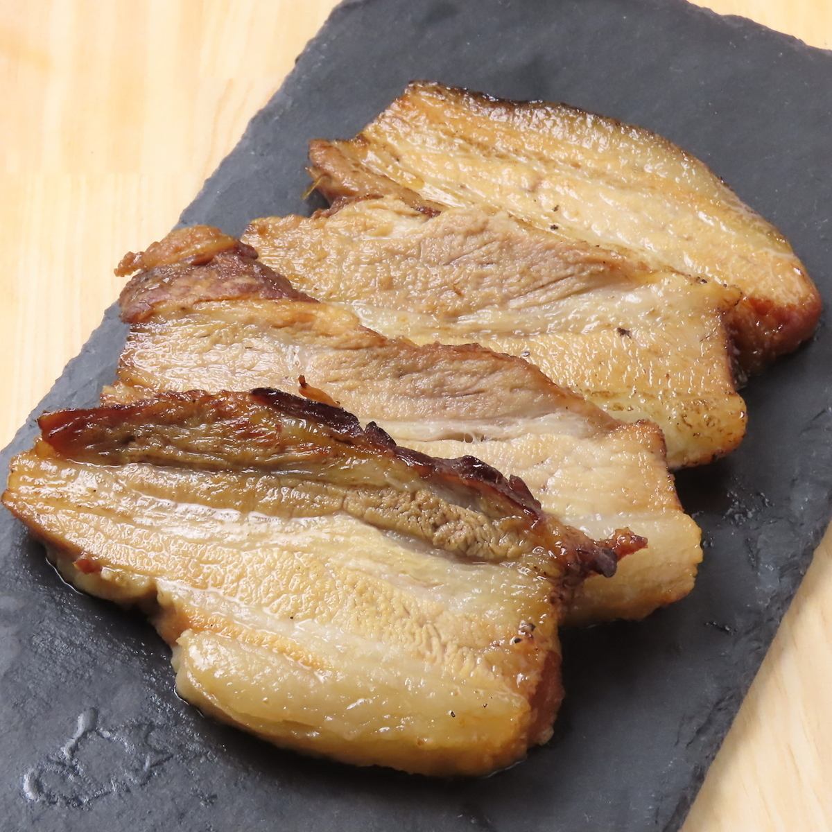 薫製されたお肉の深い旨味は当店ならでは！