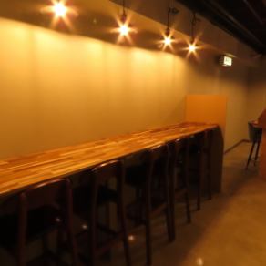 カウンターはお一人様のサク飲みも大歓迎です♪お仕事帰りにふらりと立ち寄って、美味しい燻製料理とお酒をお楽しみください♪