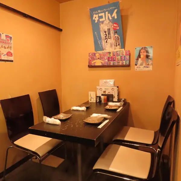 天神駅からアクセス抜群の当店は、ゆったりとお食事を楽しめる空間です◎おひとりさまはもちろん、デートや友人同士、会社帰りなど様々ンシーンでご利用いただけます!また、価格もリーズナブルなのもうれしいポイントです!