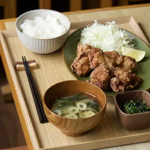 鶏の唐揚げ定食