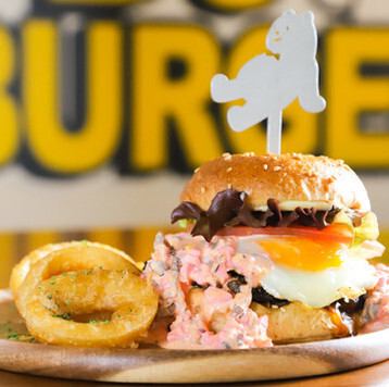 3種のビールとこだわりのハンバーガーをご提供!女性にも人気のSNS映え空間で乾杯を♪