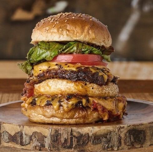 カマンベールチーズのWチーズバーガー
