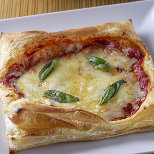 ≪新しい食感に驚き!≫サクサクパイ生地の「マルゲリータ」1,166円(税込)