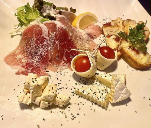 生ハムチーズの盛り合わせ