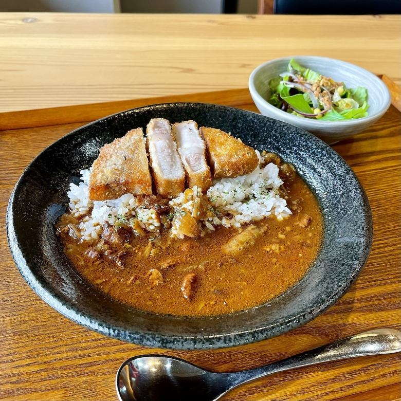 [Single item] Mimino Akabuta half cutlet curry