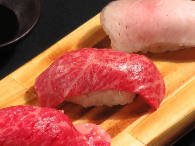 [Thanksgiving] Seared Saga Beef Toro Nigiri 2 pieces special price 980 yen (usually 1,080 yen)