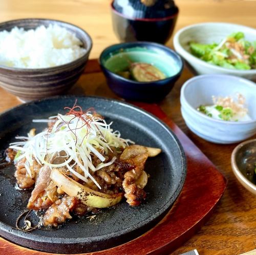 牛カルビの焼肉鉄板膳