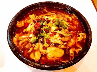 ホルモンと野菜激辛煮込み