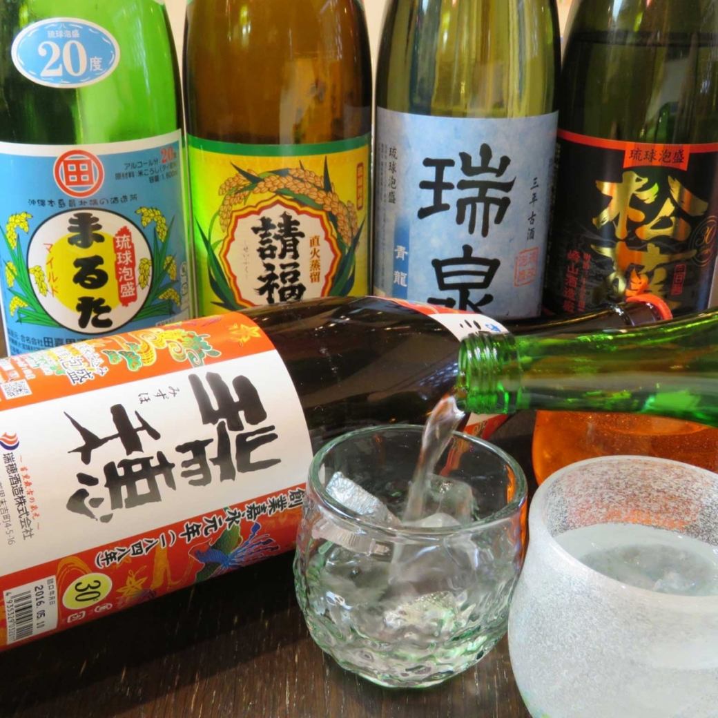 Over 100 kinds of rare awamori and plum wine! There is also a 90-minute all-you-can-drink option for 1,500 yen.