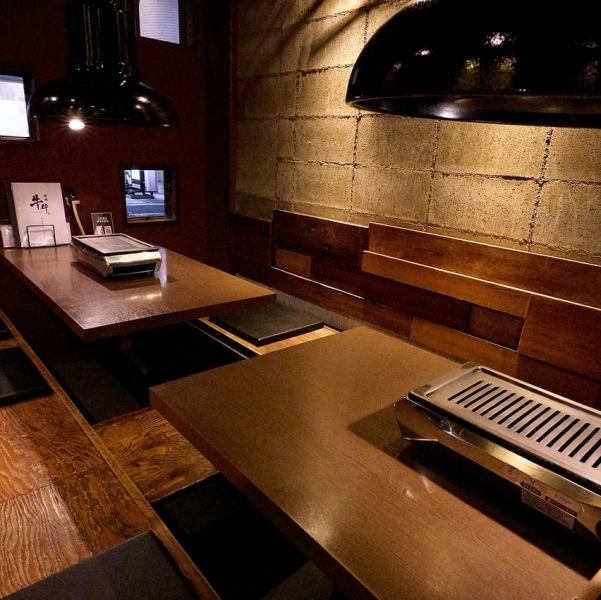 【ゆったりと過ごせる！座敷席】靴を脱いでゆったりと寛げる座敷席は、小さなお子様連れのご家族にも安心してご利用いただけます。アットホームな活気があり、サプライズやケーキの持ち込み相談も可能。香里園駅から徒歩約6分の好立地で、ご家族の特別な日を彩る素敵な時間をお過ごしください。