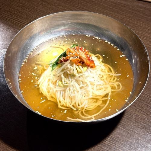 焼肉の〆にはこれ!ファンが多いリピート必至の「あっさり冷麺」/900円(税込)