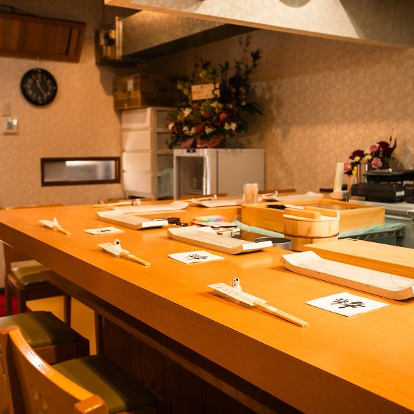 【女子会・カップル・ご夫婦の利用にも最適】お祝い事や特別な記念日には、当店のアットホームな空間が最適です。女子会やカップル、夫婦での食事にぴったりで、気軽に立ち寄れる雰囲気が魅力です。心温まる料理と共に、特別なひとときを演出します。大切な方と贅沢な一日をぜひお過ごしください。