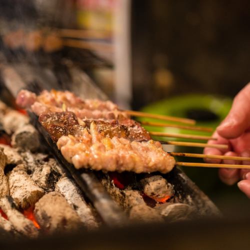 自慢の焼鳥はぜひ串のまま