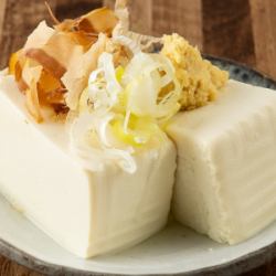 Cold tofu with plenty of condiments