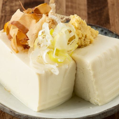 Cold tofu with plenty of condiments