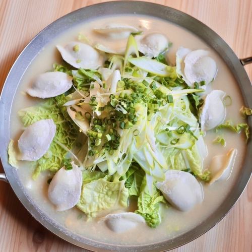 Boiled pork bone soup dumplings (one serving)