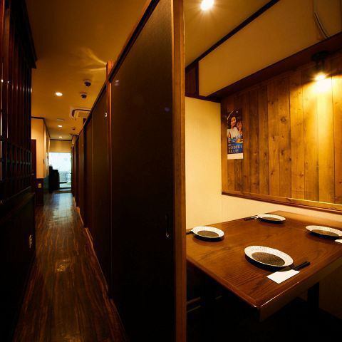 Fully equipped private rooms with doors. Group seating for 2 to 30 people.