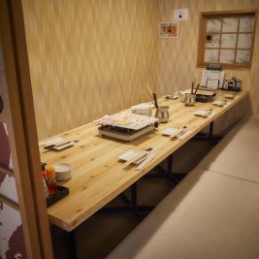 The seats are sunken kotatsu, so you can relax with your feet comfortable.Please use it for various occasions such as girls' nights, group dates, business entertainment, and family gatherings.We have a wide range of course menus with great value all-you-can-drink options available.