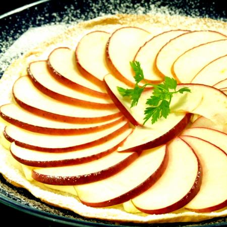 Pizza with apple and cream cheese