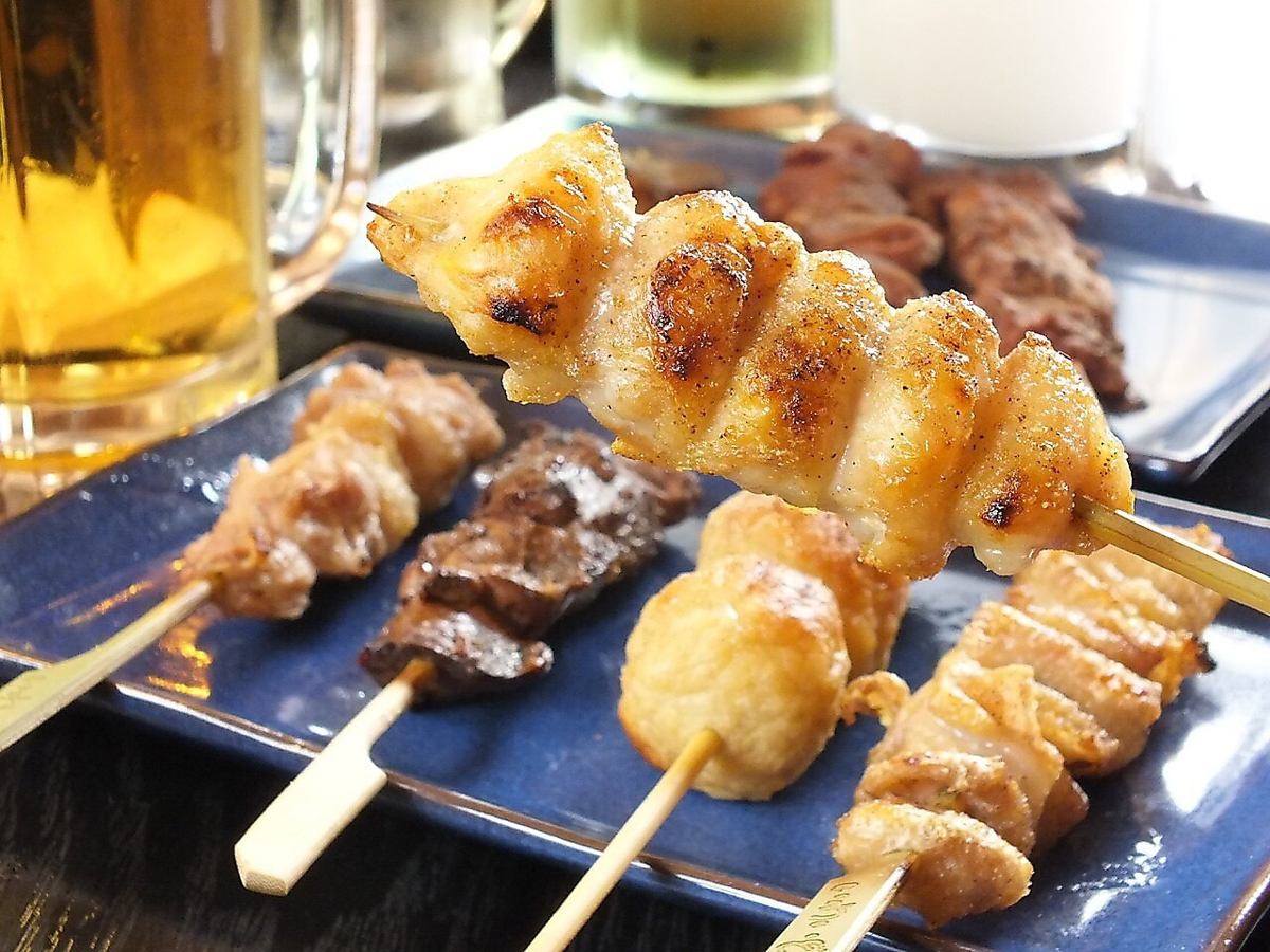 Authentic Osaka skewers from 120 yen, yakitori from 80 yen, and draft beer from 400 yen.