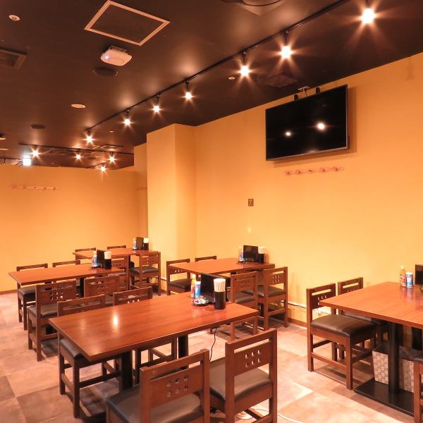 There is a large TV☆Perfect for watching the World Cup and other sports!It's a large store with a total of 100 seats, including table seats and private rooms!By connecting the private rooms, you can host a banquet for up to 40 people!