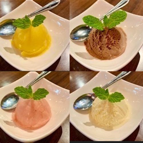 Blow away the summer heat! We also have cool ice cream♪