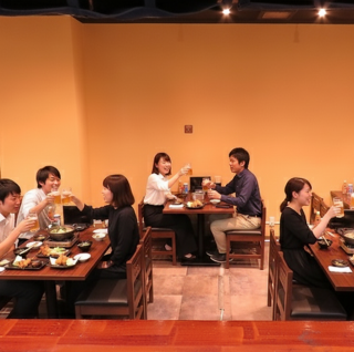 4名様まで着席できるテーブル席を5席ご用意★