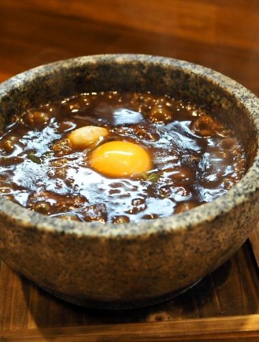 ホロホロ牛タンと炙り和牛の石牛鍋