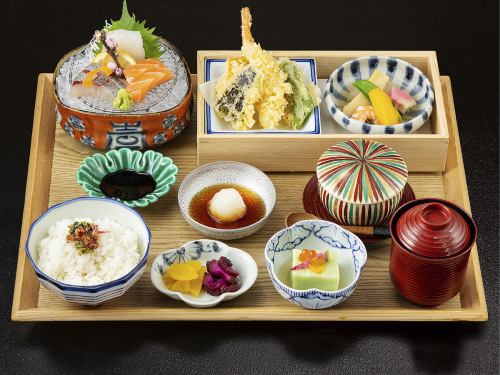 ●月替わり『筐咲季膳』(はこさきぜん)