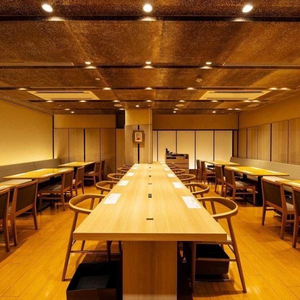 ■広い店内は昼宴会にもご利用いただけます。こだわりの食材を使用した博多料理をご提供しています。